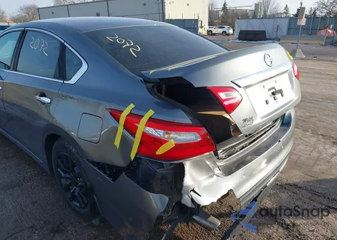 2017 Nissan Altima 2.5/2.5 S/2.5 Sl/2.5 Sr/2.5 Sv z USA, uszkodzony, nr VIN 1N4AL3AP0HN329312